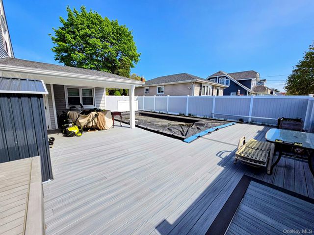 27 Spruce Street, Hicksville, NY 11801