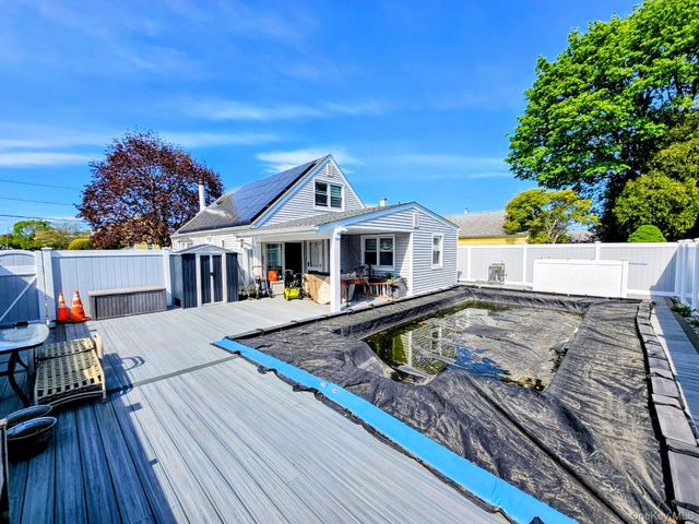 27 Spruce Street, Hicksville, NY 11801