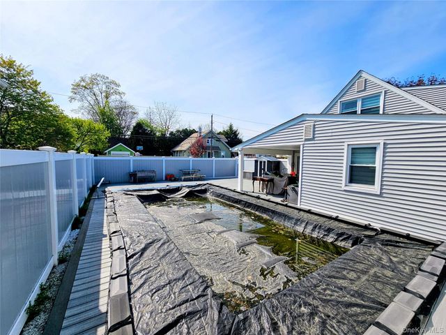 27 Spruce Street, Hicksville, NY 11801