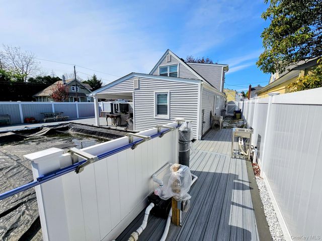 27 Spruce Street, Hicksville, NY 11801