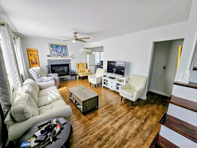 27 Spruce Street, Hicksville, NY 11801