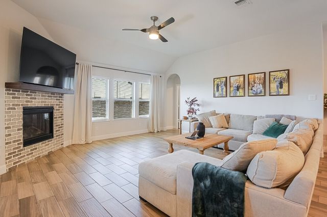 982 E Villas Court, Lewisville, TX 75067