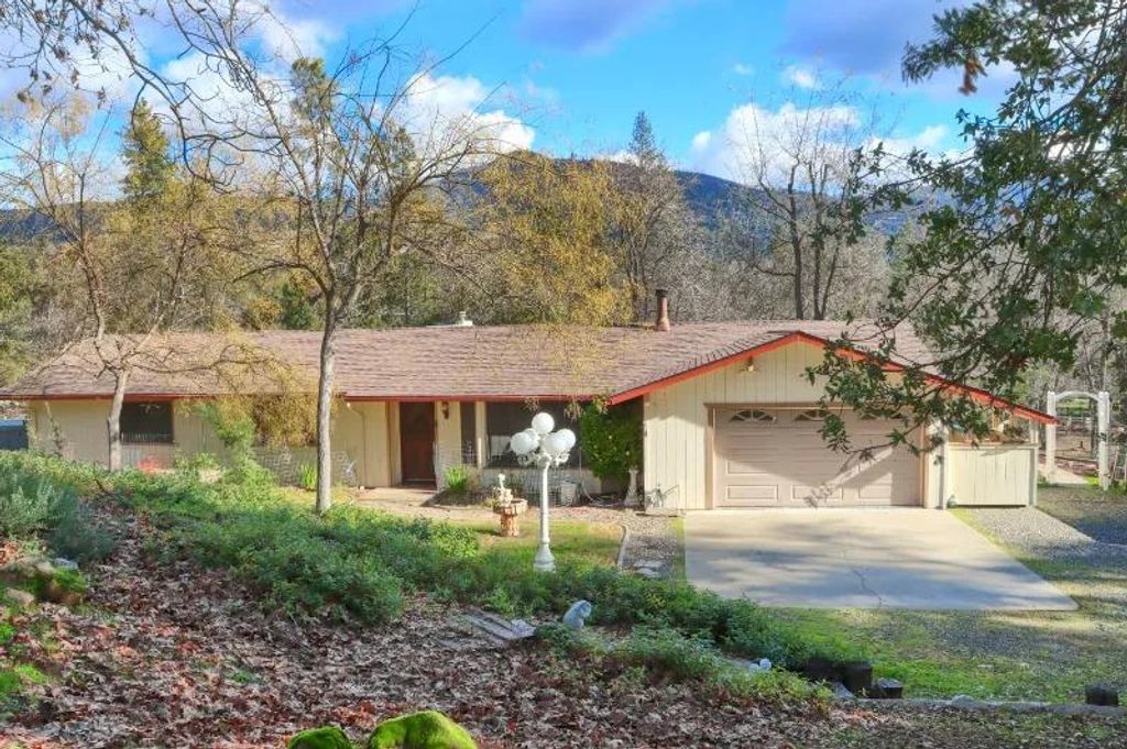 Image 3 of property listing at 5909 Evergreen, Mariposa, CA 95338