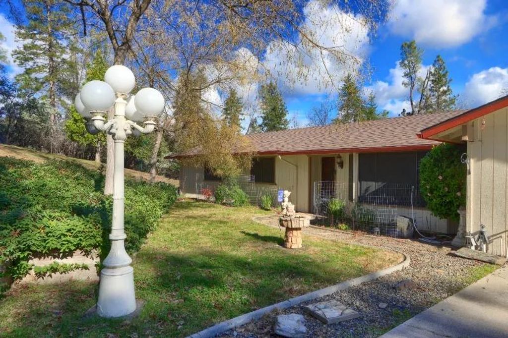 Image 4 of property listing at 5909 Evergreen, Mariposa, CA 95338