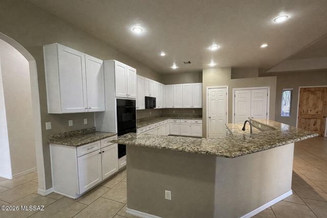 2921 E Edward Lane, Vail, AZ 85641