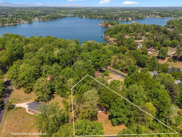 102 Clark Hill Dr, Inman, SC 29349