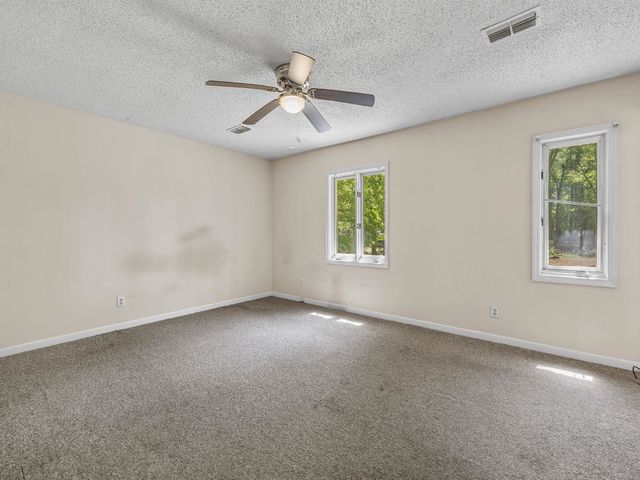 102 Clark Hill Dr, Inman, SC 29349