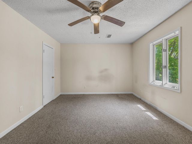 102 Clark Hill Dr, Inman, SC 29349