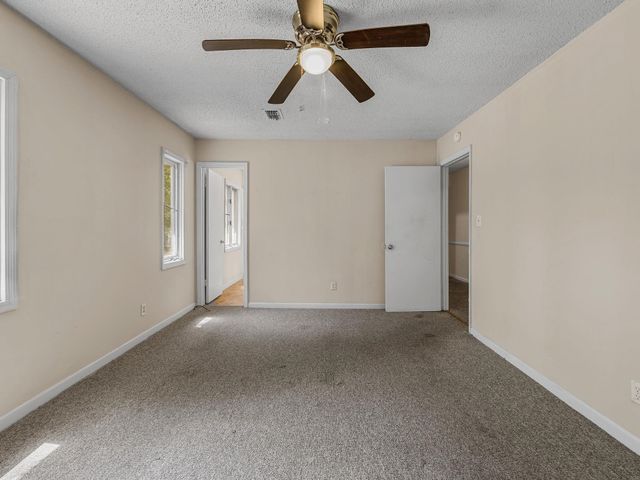 102 Clark Hill Dr, Inman, SC 29349