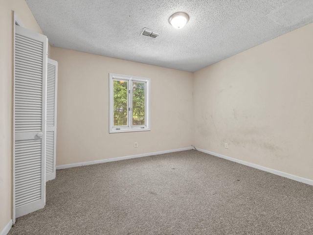 102 Clark Hill Dr, Inman, SC 29349