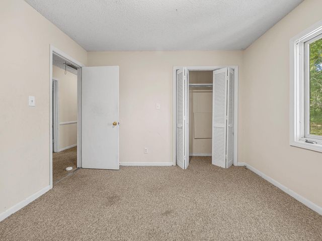 102 Clark Hill Dr, Inman, SC 29349