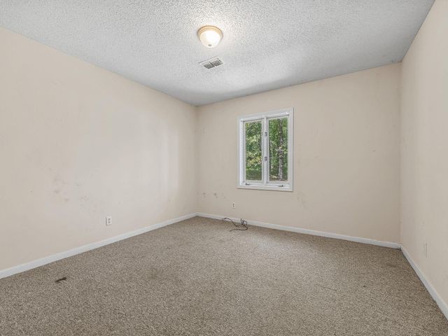 102 Clark Hill Dr, Inman, SC 29349