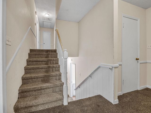 102 Clark Hill Dr, Inman, SC 29349
