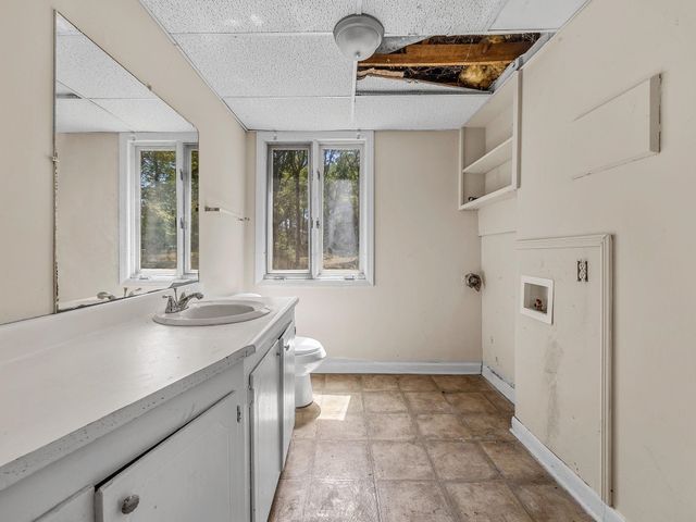102 Clark Hill Dr, Inman, SC 29349