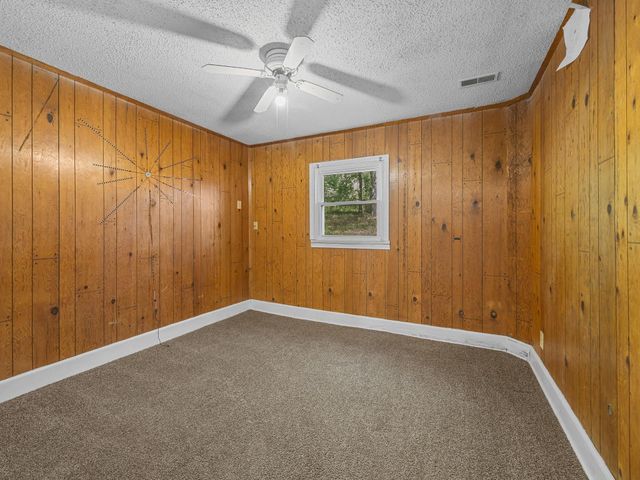 102 Clark Hill Dr, Inman, SC 29349