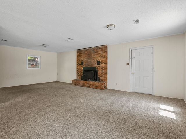 102 Clark Hill Dr, Inman, SC 29349
