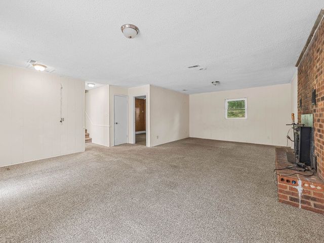 102 Clark Hill Dr, Inman, SC 29349