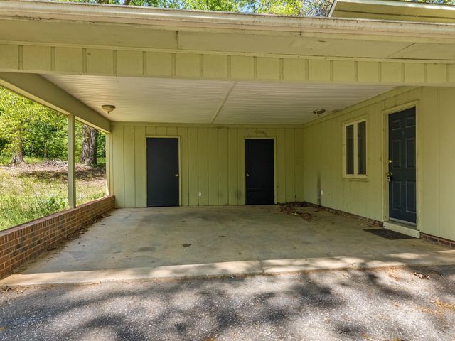 102 Clark Hill Dr, Inman, SC 29349