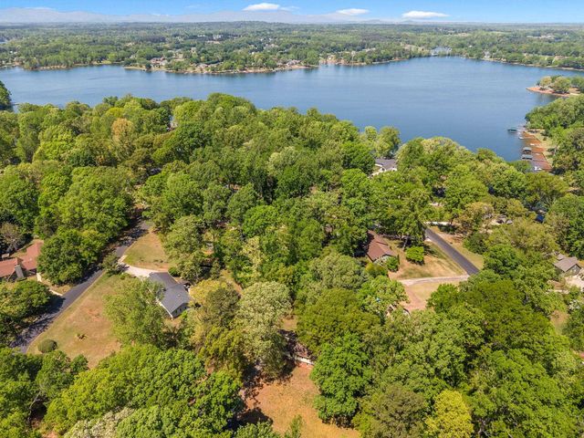 102 Clark Hill Dr, Inman, SC 29349