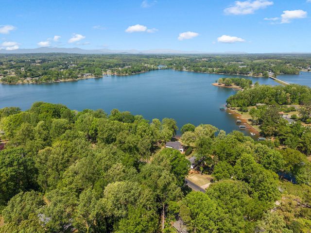 102 Clark Hill Dr, Inman, SC 29349
