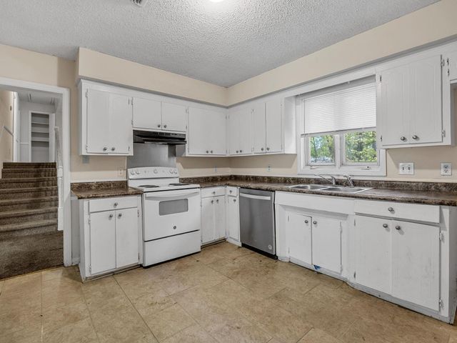 102 Clark Hill Dr, Inman, SC 29349