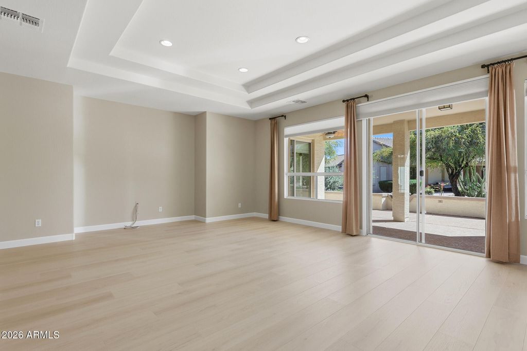 Image 10 of property listing at 16231 W CHEERY LYNN Road, Goodyear, AZ 85395