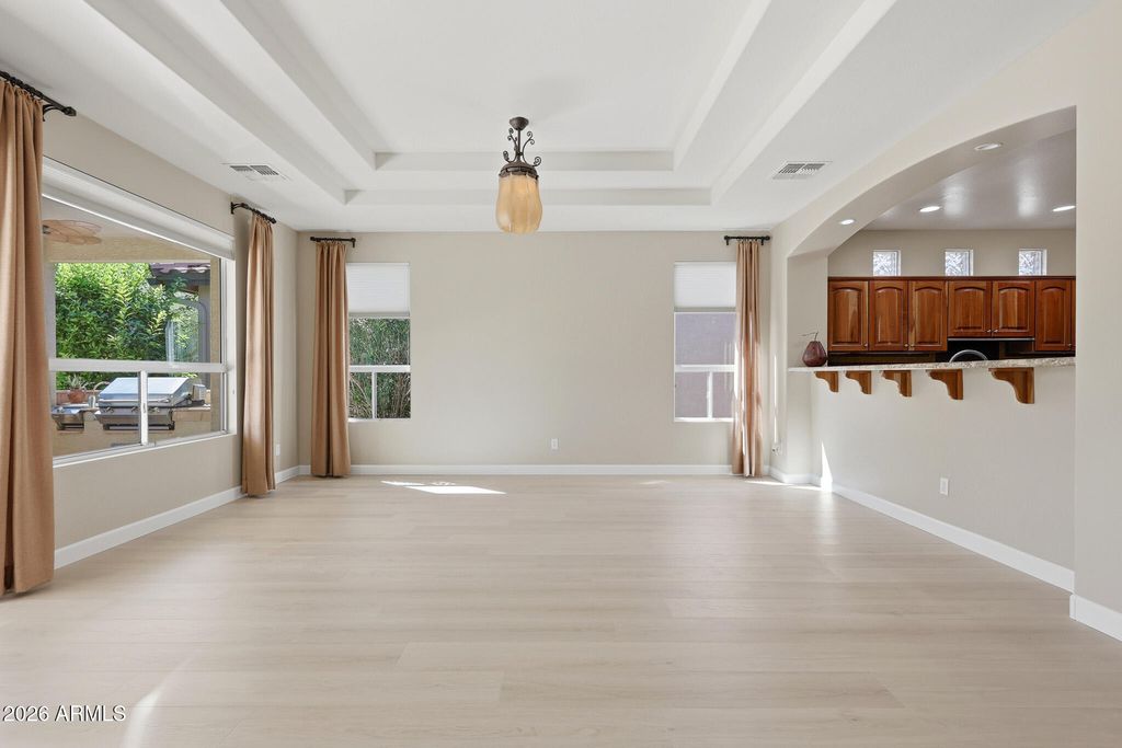 Image 11 of property listing at 16231 W CHEERY LYNN Road, Goodyear, AZ 85395