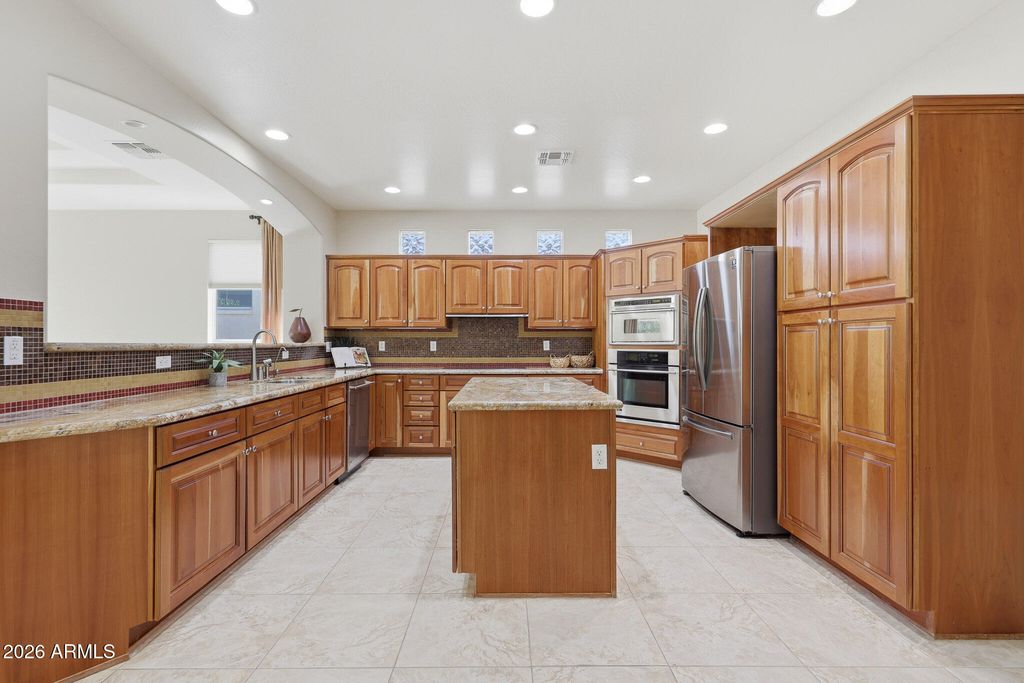 Image 14 of property listing at 16231 W CHEERY LYNN Road, Goodyear, AZ 85395