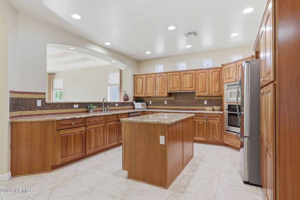 Image 15 of property listing at 16231 W CHEERY LYNN Road, Goodyear, AZ 85395