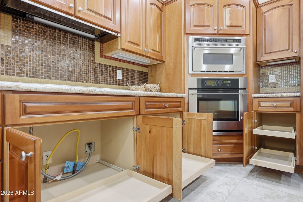 Image 17 of property listing at 16231 W CHEERY LYNN Road, Goodyear, AZ 85395