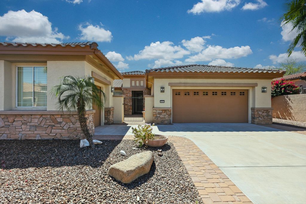 Image 3 of property listing at 16231 W CHEERY LYNN Road, Goodyear, AZ 85395