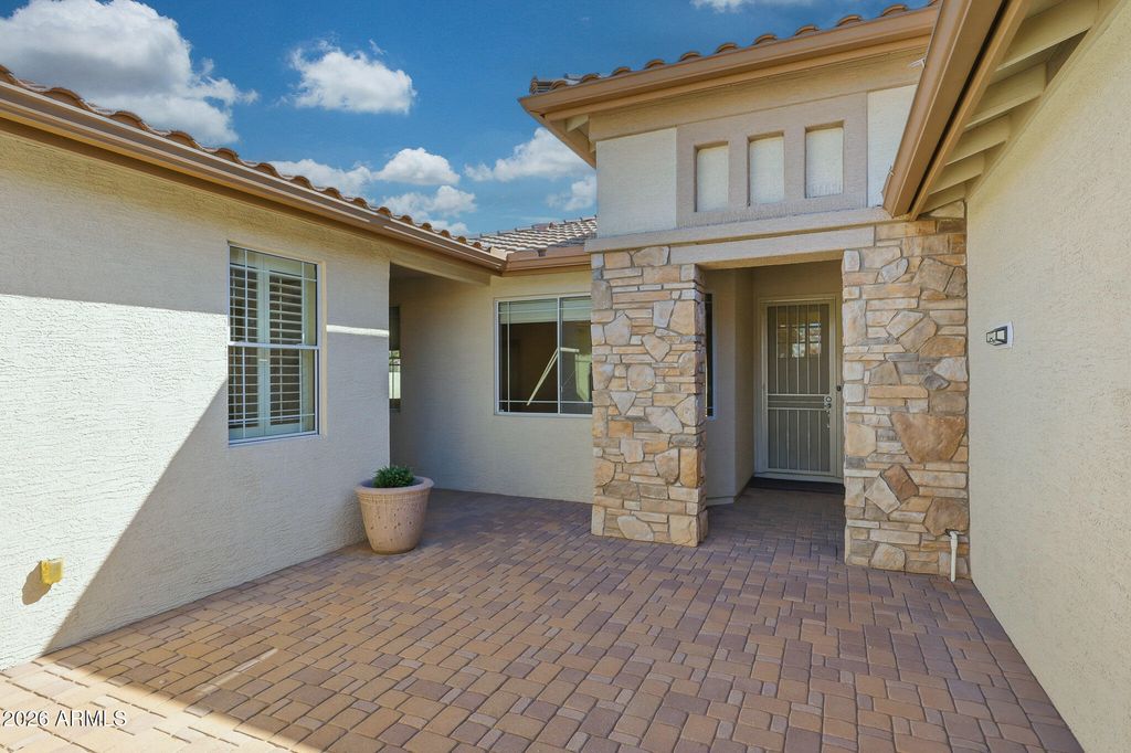 Image 6 of property listing at 16231 W CHEERY LYNN Road, Goodyear, AZ 85395