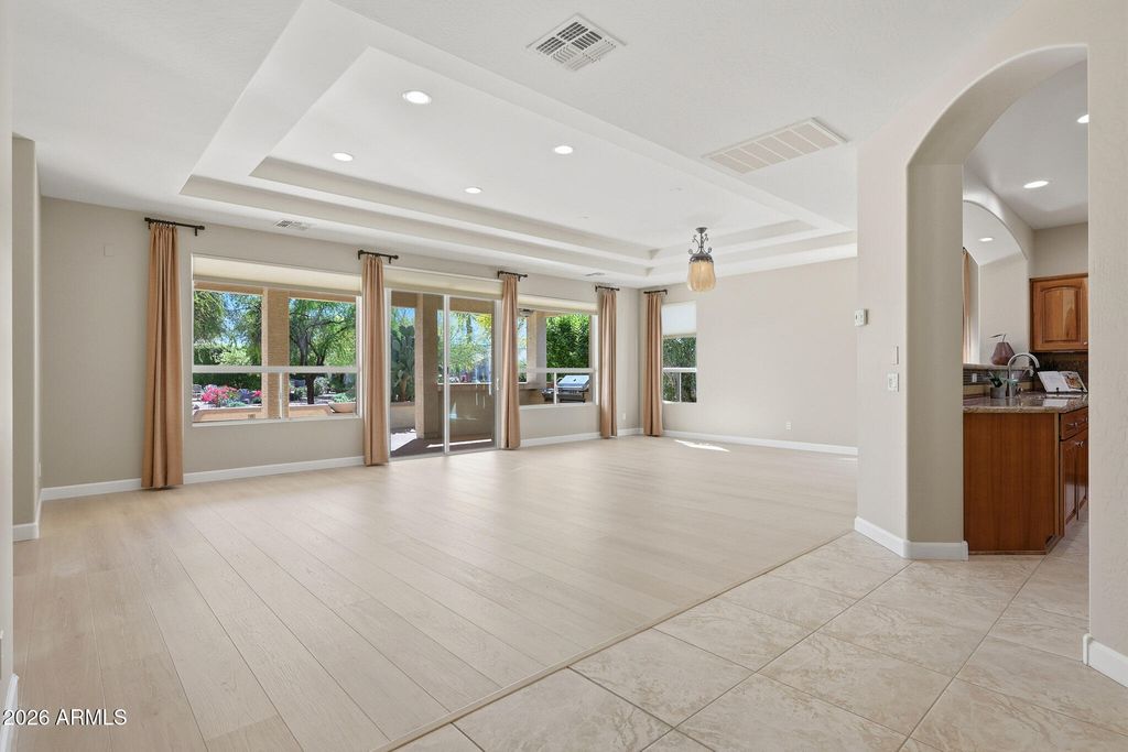 Image 9 of property listing at 16231 W CHEERY LYNN Road, Goodyear, AZ 85395