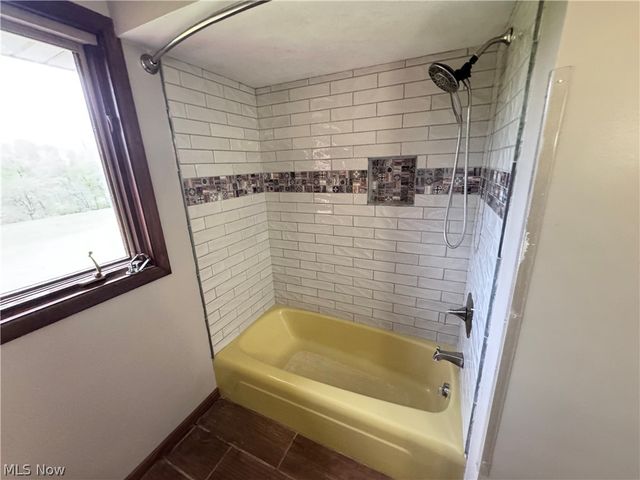 8615 Eberhart Road NE, Dover, OH 44622