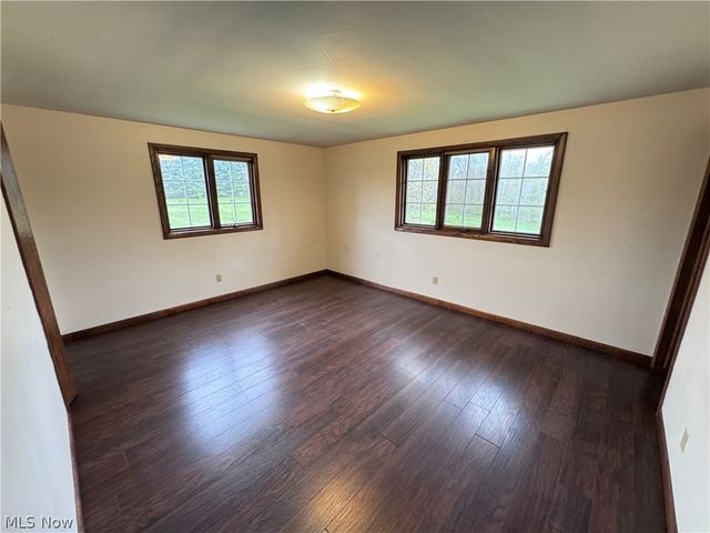 8615 Eberhart Road NE, Dover, OH 44622