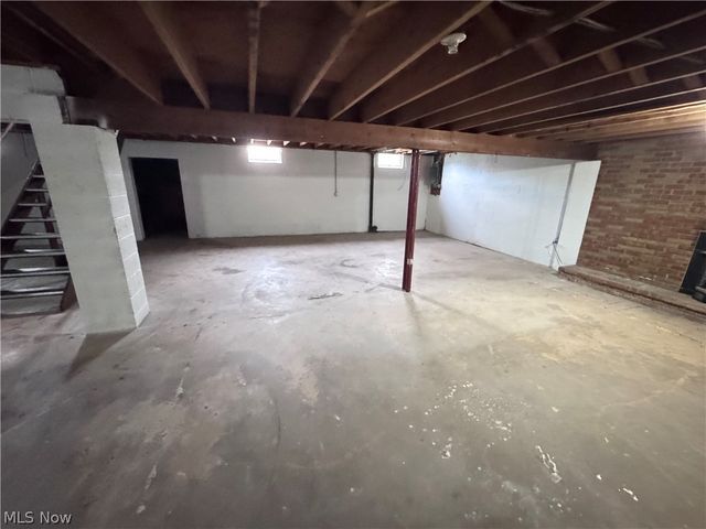 8615 Eberhart Road NE, Dover, OH 44622