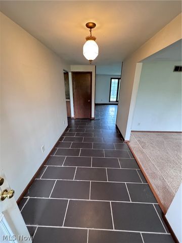 8615 Eberhart Road NE, Dover, OH 44622
