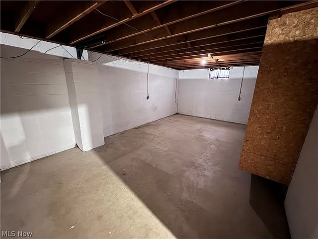8615 Eberhart Road NE, Dover, OH 44622