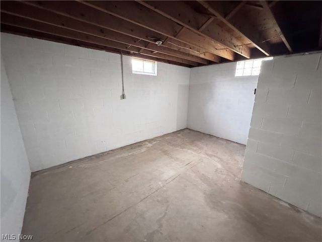 8615 Eberhart Road NE, Dover, OH 44622