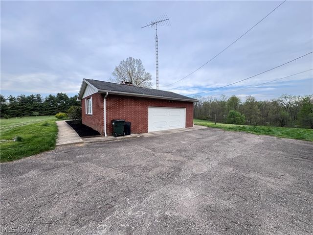 8615 Eberhart Road NE, Dover, OH 44622