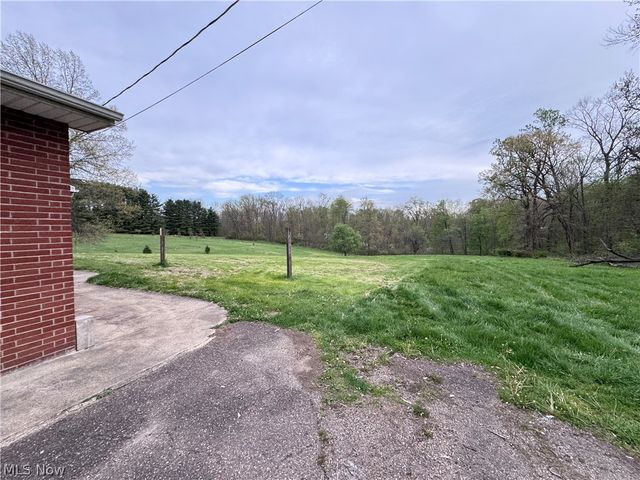 8615 Eberhart Road NE, Dover, OH 44622