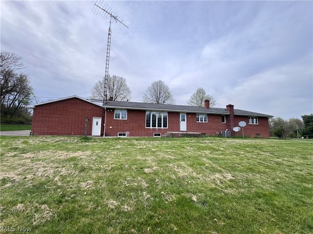 8615 Eberhart Road NE, Dover, OH 44622