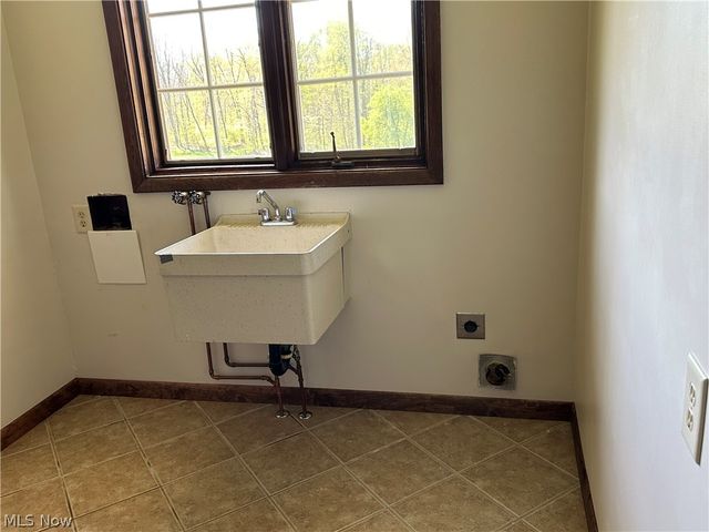 8615 Eberhart Road NE, Dover, OH 44622