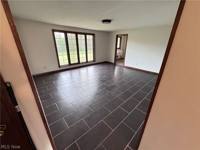 8615 Eberhart Road NE, Dover, OH 44622