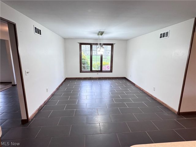 8615 Eberhart Road NE, Dover, OH 44622