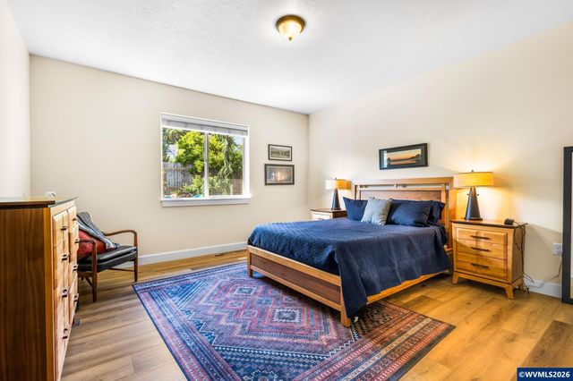 1539 Lakeview Dr, Silverton, OR 97381