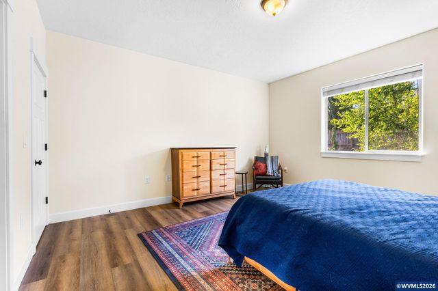 1539 Lakeview Dr, Silverton, OR 97381