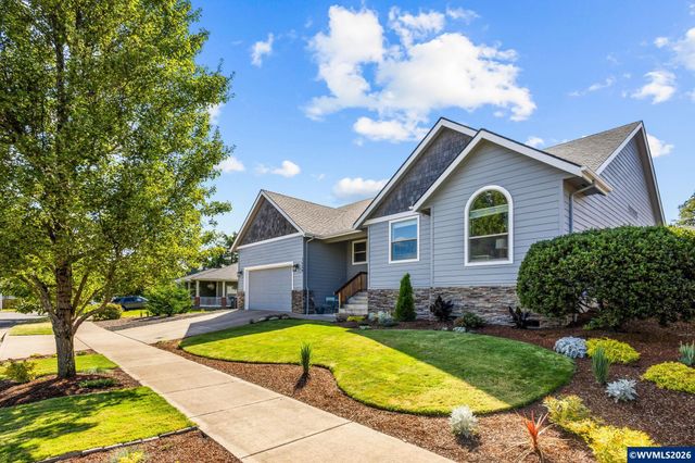 1539 Lakeview Dr, Silverton, OR 97381