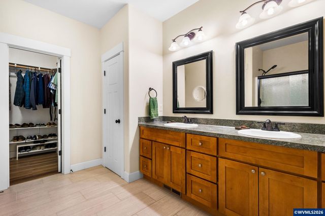 1539 Lakeview Dr, Silverton, OR 97381