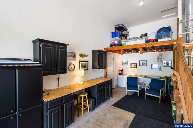 1539 Lakeview Dr, Silverton, OR 97381